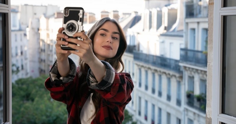 La série Emily in Paris s'offre une deuxième saison sur Netflix