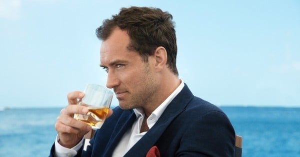Pourquoi les hommes qui boivent du whisky sont des partenaires de vie géniaux ? On vous résume tout en 11 points...