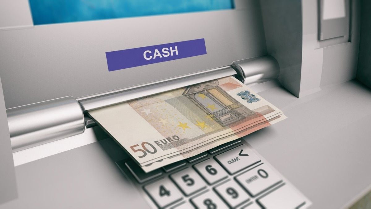Il trouve 500 euros oubliés à un distributeur de billets... et les remet à la police