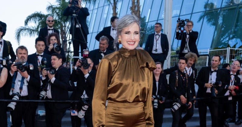 Andie MacDowell fait sensation avec son look sur les marches du festival de Cannes