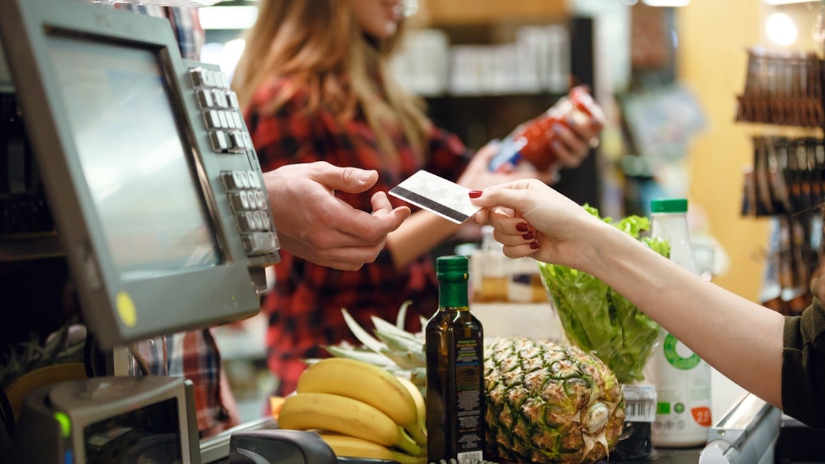 Grâce à une astuce redoutable, cette caissière d'un supermarché a volé... 100 000 euros