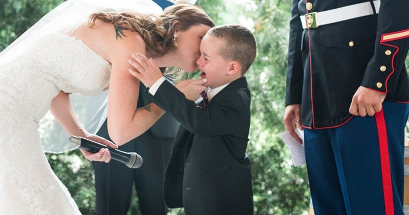 Cette mariée profite de ses voeux de mariage pour faire passer un sublime message à son beau-fils de 4 ans
