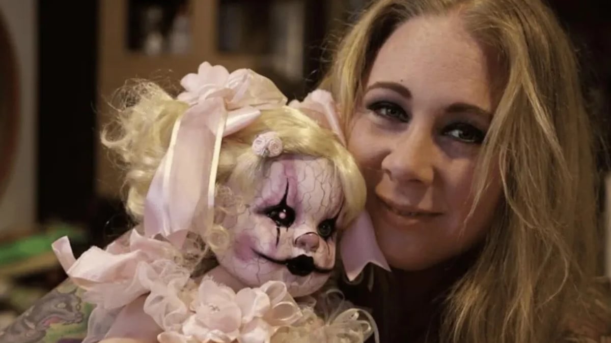 Elle confectionnait des poupées avec... des restes humains volés dans une fac de médecine