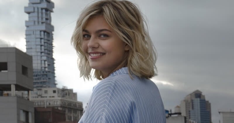 « Je ne me souviens pas avoir dit un jour que j'étais mannequin » : la chanteuse Louane répond aux critiques liées à son physique 