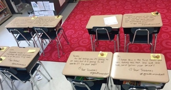 Avant leur examen, les élèves ont eu une agréable surprise sur leur table de la part de leur prof. Il n'y a rien de mieux pour booster votre confiance !