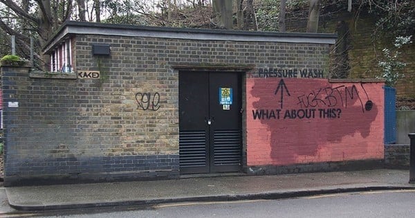 Un graffeur fait la guerre à un laveur de mur durant un an ! Les images sont impressionnantes !