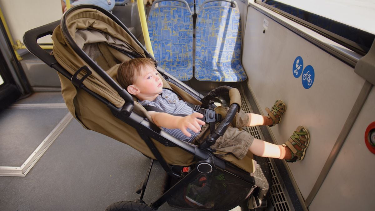 Un père oublie son bébé de 6 mois dans un bus à Aubervilliers, les passagers le retrouvent seul dans sa poussette