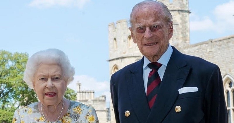 Le prince Philip pose avec la reine Elizabeth II pour ses 99 ans