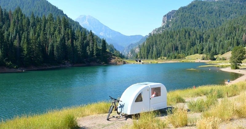 « The Wide Path Camper », le camping-car pour vélo qui vous permet de parcourir le monde en tirant votre maison derrière vous