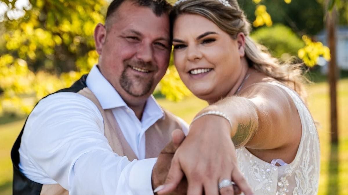 « Il n'a rien à voir avec son père » : elle épouse le fils de l'assassin de sa... mère 
