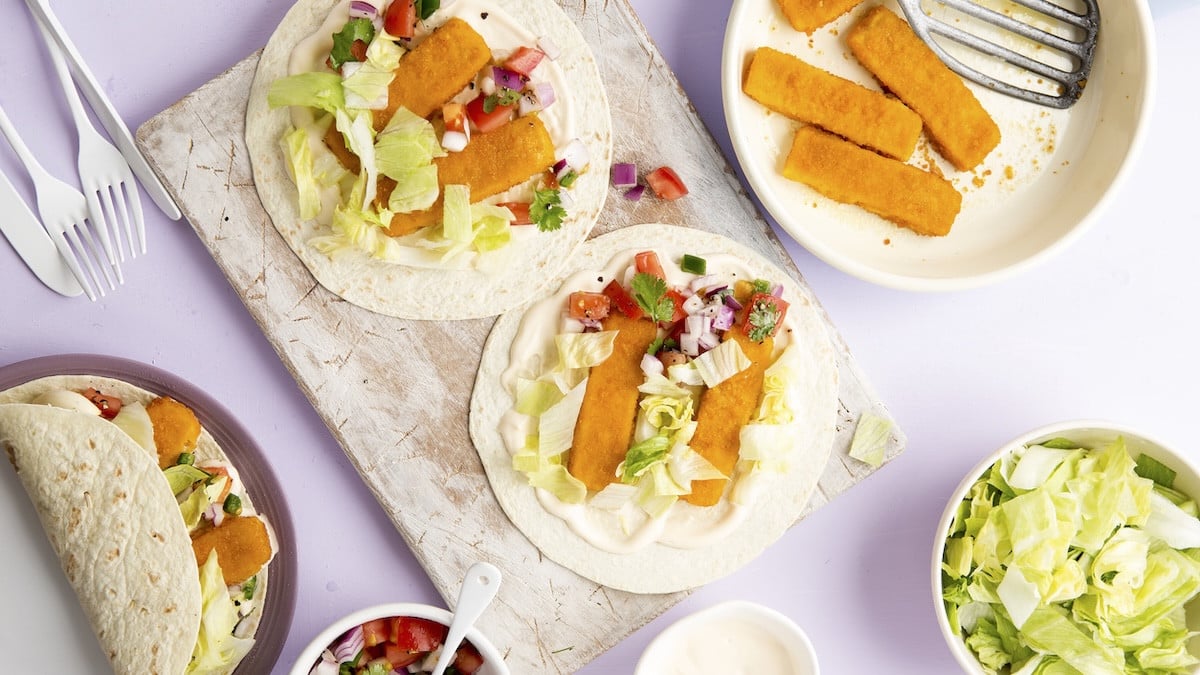 Des tacos maison faciles et croustillants, la recette au poisson prête en seulement 20 minutes