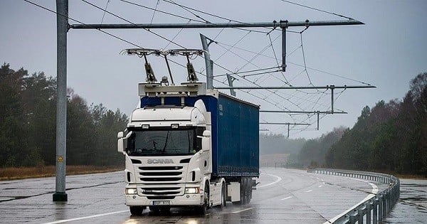 Les camions testent la première autoroute électrique en Suède... L'avenir du transport routier pour mieux protéger l'environnement ?