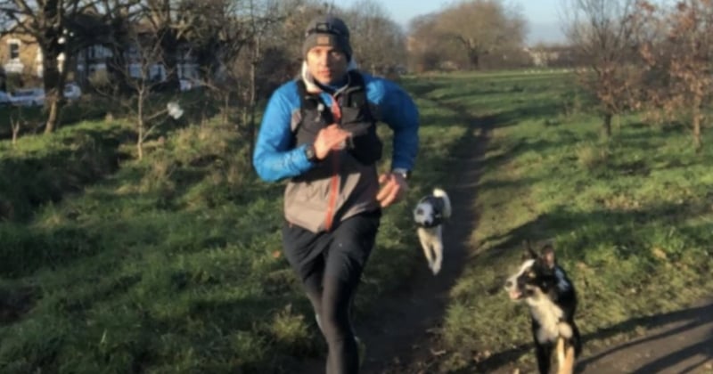 Angleterre : un homme se lève à 3 heures du matin tous les jours pour courir un marathon avec ses chiens 