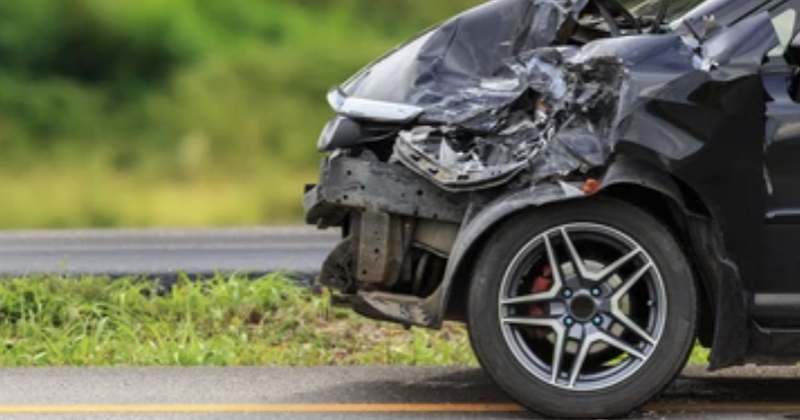 Finistère : le patron d'une discothèque expose une voiture accidentée pour prévenir des dangers de l'alcool au volant 