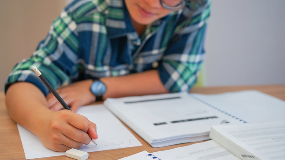 Meilleure élève de son lycée depuis 3 ans, elle trichait grâce à sa mère qui... volait les sujets d'examen