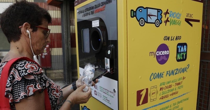 Rome a mis en place un système innovant de tickets de métro offerts en échange du recyclage de déchets plastiques