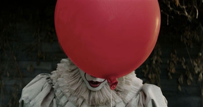 « Ça » : l'abominable clown revient nous donner des cauchemars dans une première bande-annonce terrifiante qui vient enfin de tomber !