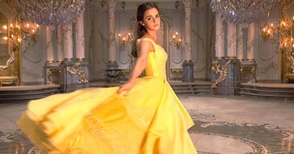 ENFIN ! Emma Watson dans « La Belle et la Bête » : découvrez-la dans ces 9 photos officielles magiques !