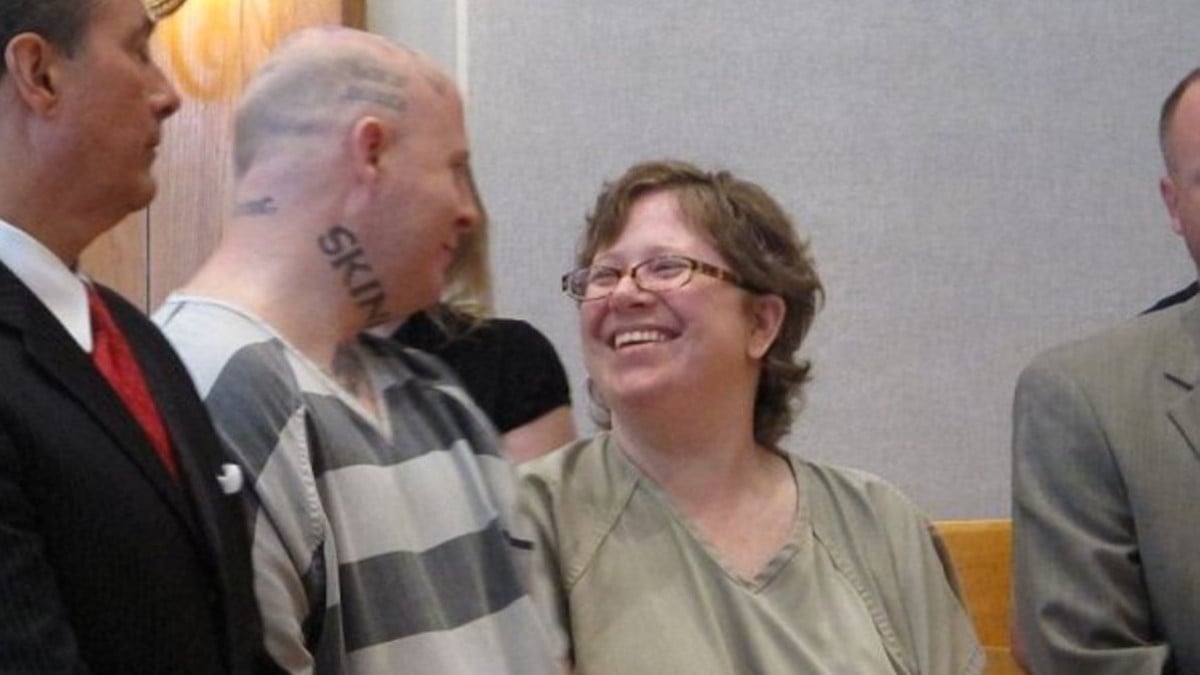 « Je ne regrette rien » : elle tue un pédophile et sa femme et sourit en apprenant qu'elle est condamnée à la prison à vie