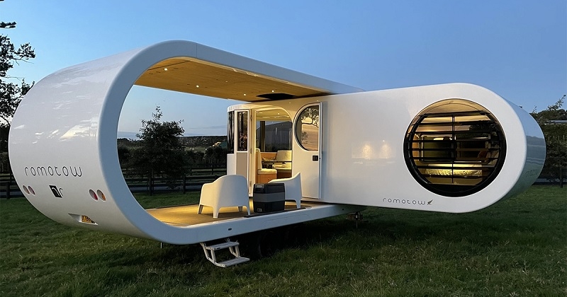 Cette caravane se transforme en terrasse grâce à sa fonction rotative