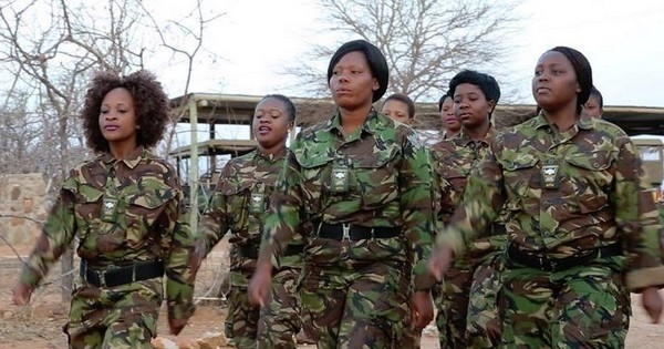   Ce Parc national situé en Afrique du Sud emploie une patrouille composée exclusivement de femmes pour faire peur aux braconniers ! Et c'est très efficace...