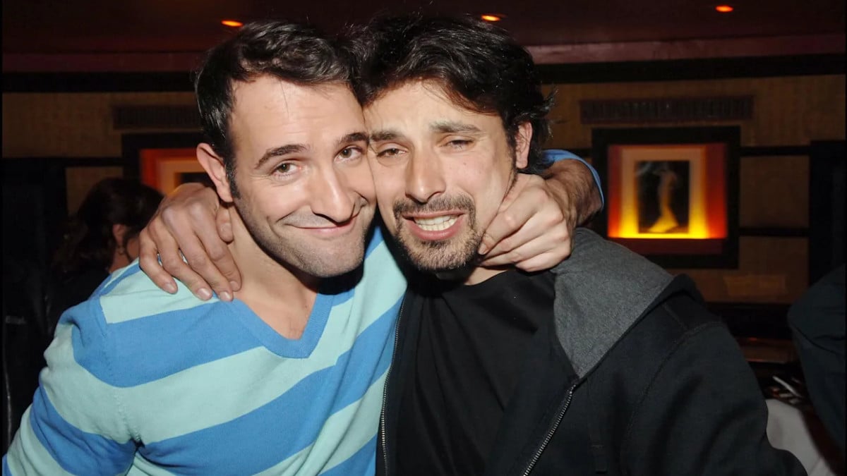 Mort de Bruno Salomone : Jean Dujardin en larmes, il livre un discours bouleversant aux obsèques de son ami