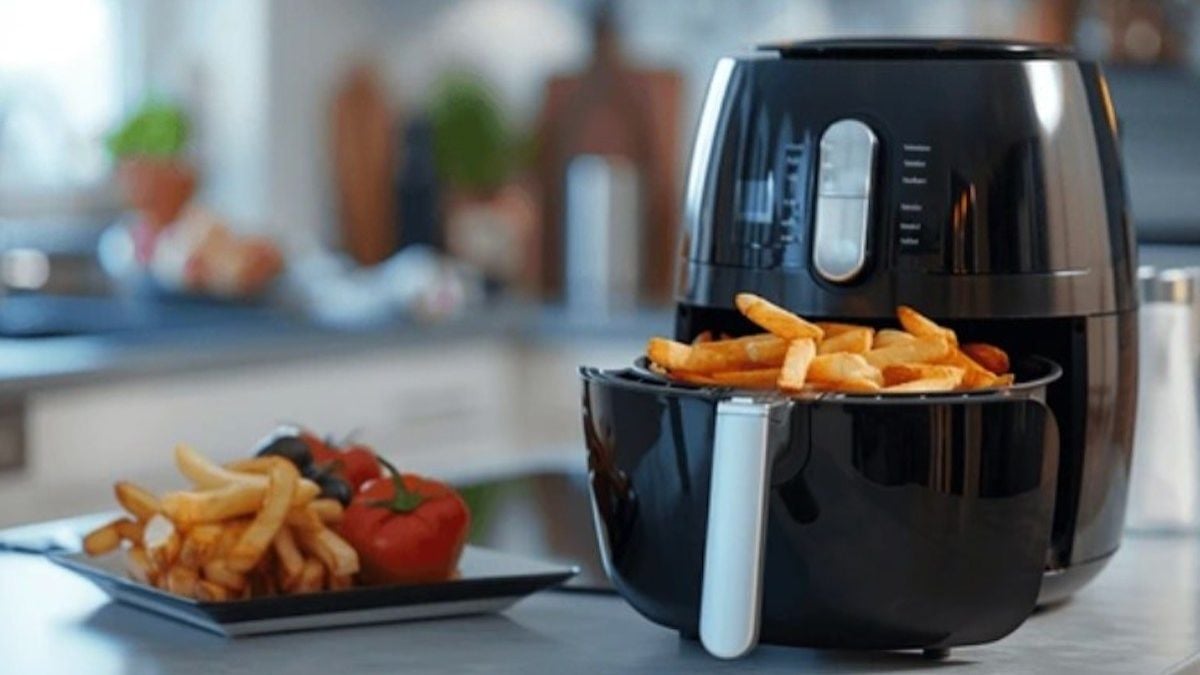 Tout le monde le fait avec son airfryer, mais cette habitude est en réalité très dangereuse