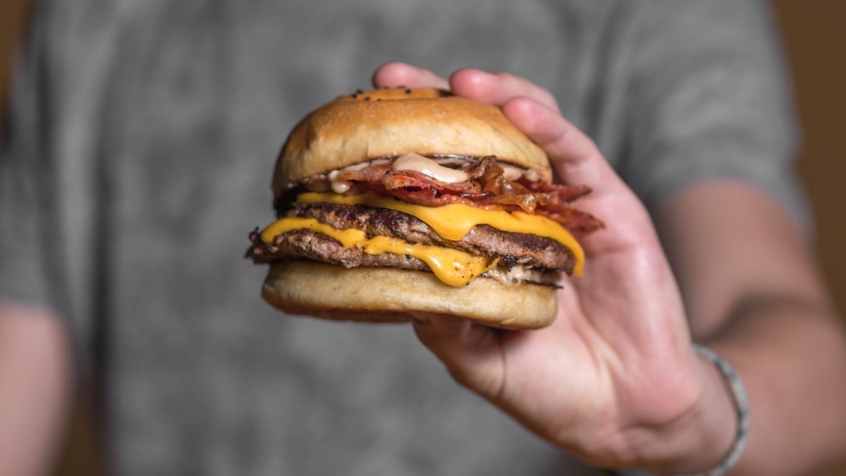 Cet hypermarché lance un burger à 4€, à composer soi-même avec des produits frais et les clients adorent