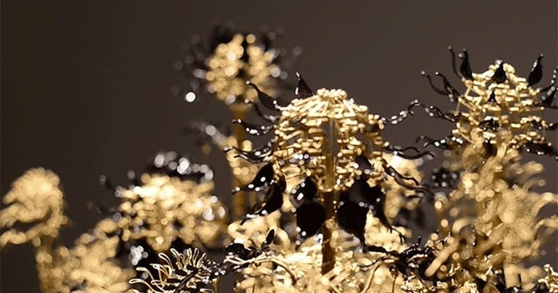 Cet artiste sculpte de magnifiques fleurs dorées avec... du laiton. Et le résultat est magnifique
