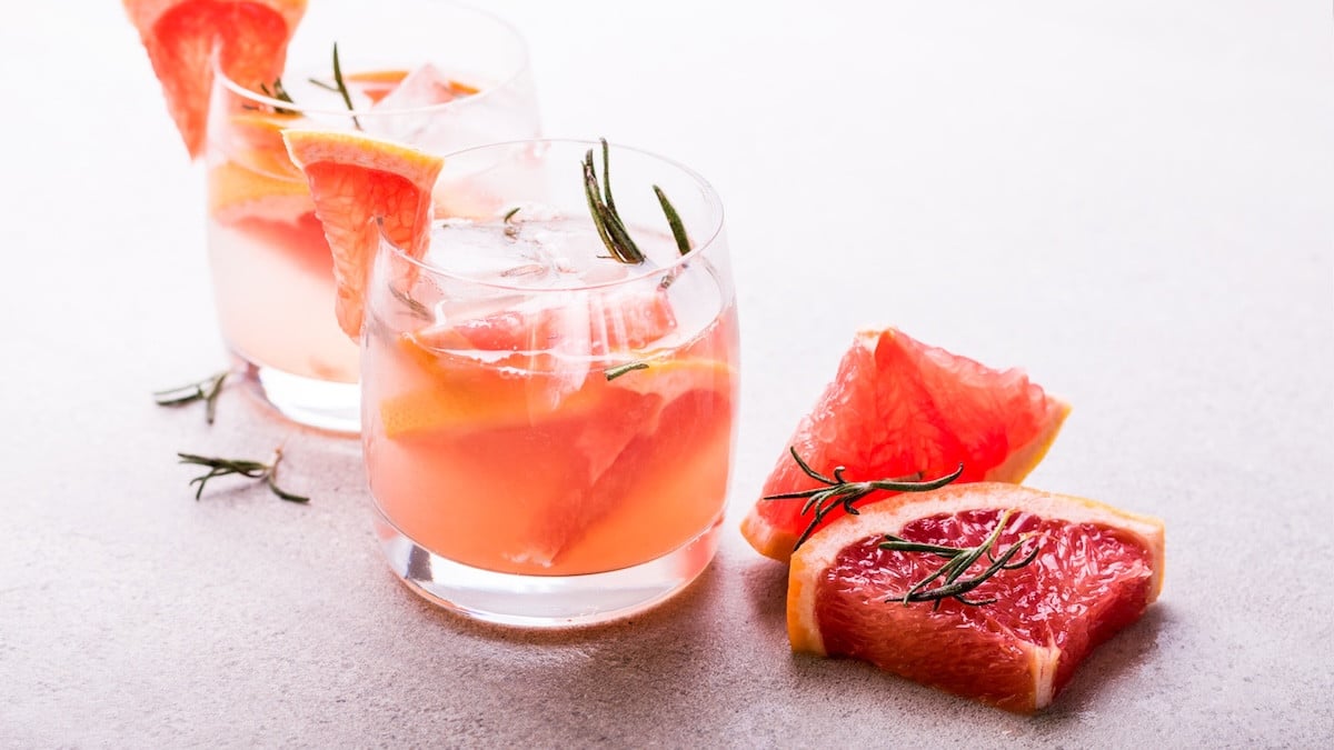 Le cocktail chic et facile à faire à la maison avec du gin et du pamplemousse, un duo ultra-frais et original