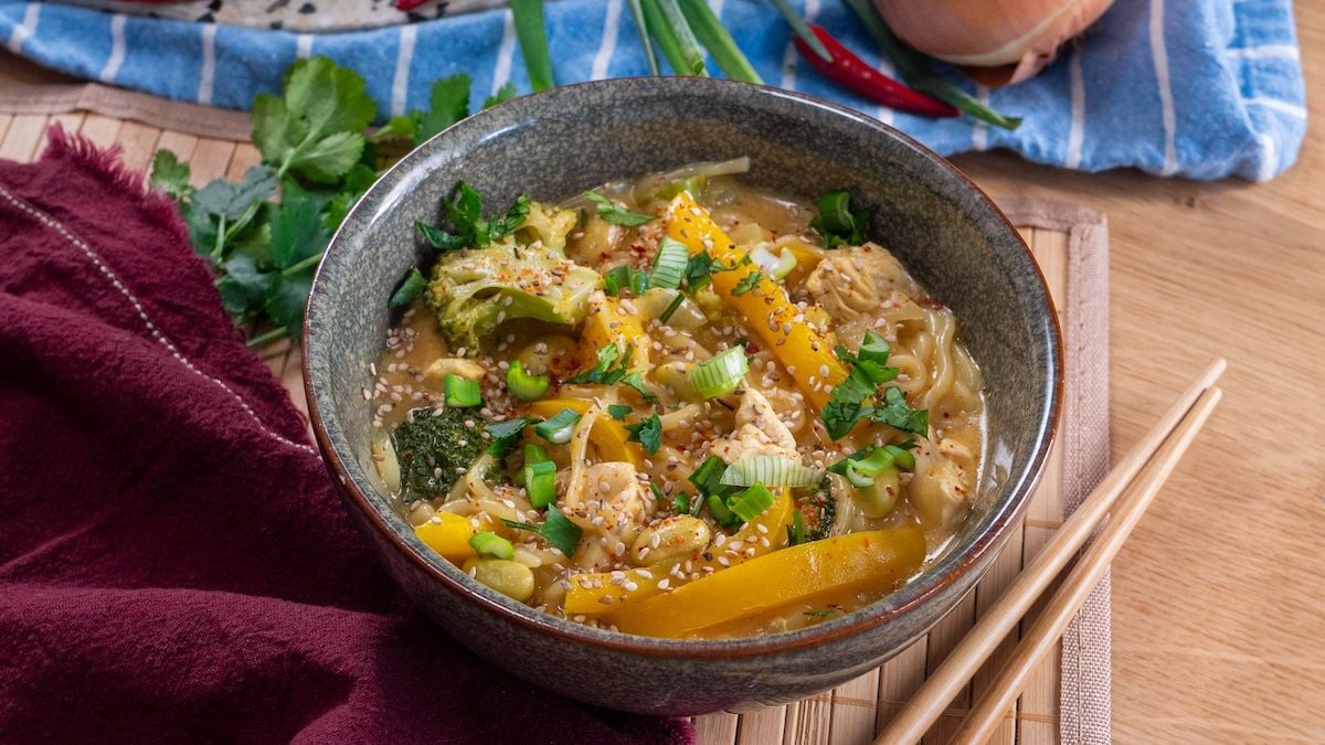 Voici la meilleure recette quand vous avez la flemme : des ramens express prêtes en 10 minutes seulement !