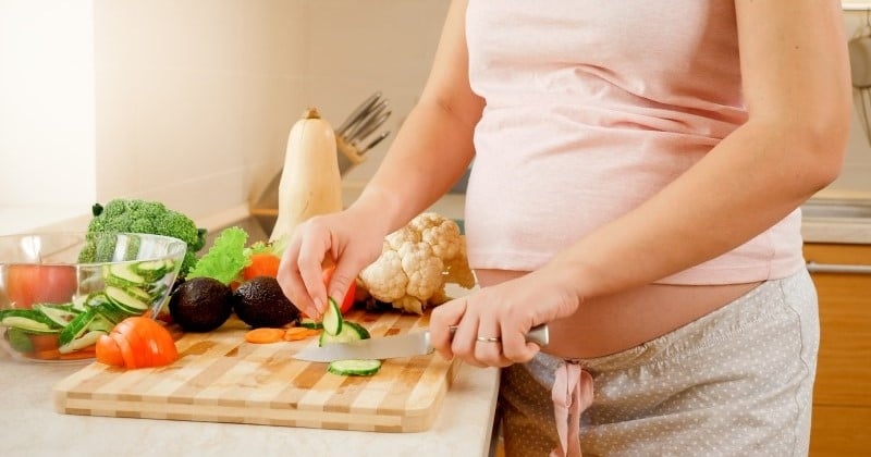 Grossesse : quels sont les aliments à privilégier et à éviter ?