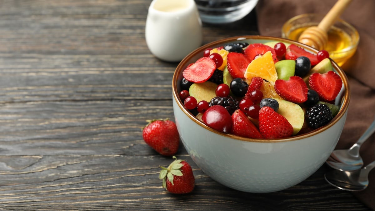 Vous n'avez jamais mangé une salade de fruits comme ça ! La recette super simple pour 4