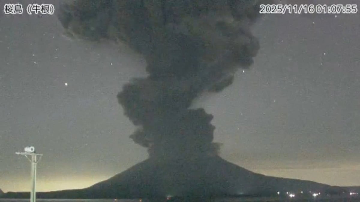 Japon : une gigantesque éruption secoue le volcan Sakurajima, la fumée s'élève à plus de 4 400 mètres d'altitude