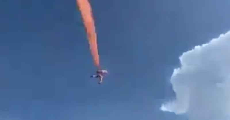 Une fillette se retrouve propulsée dans les airs, accrochée à un cerf-volant 