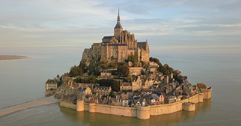 Un cliché splendide et jamais vu de la baie du Mont Saint-Michel pris par un satellite européen