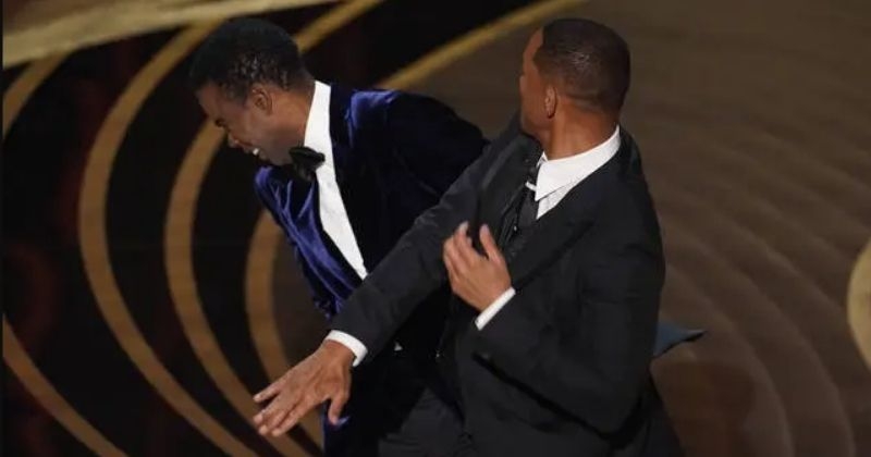 Scène de sidération aux Oscars… mécontent d’une blague sur sa femme, Will Smith gifle Chris Rock en pleine cérémonie