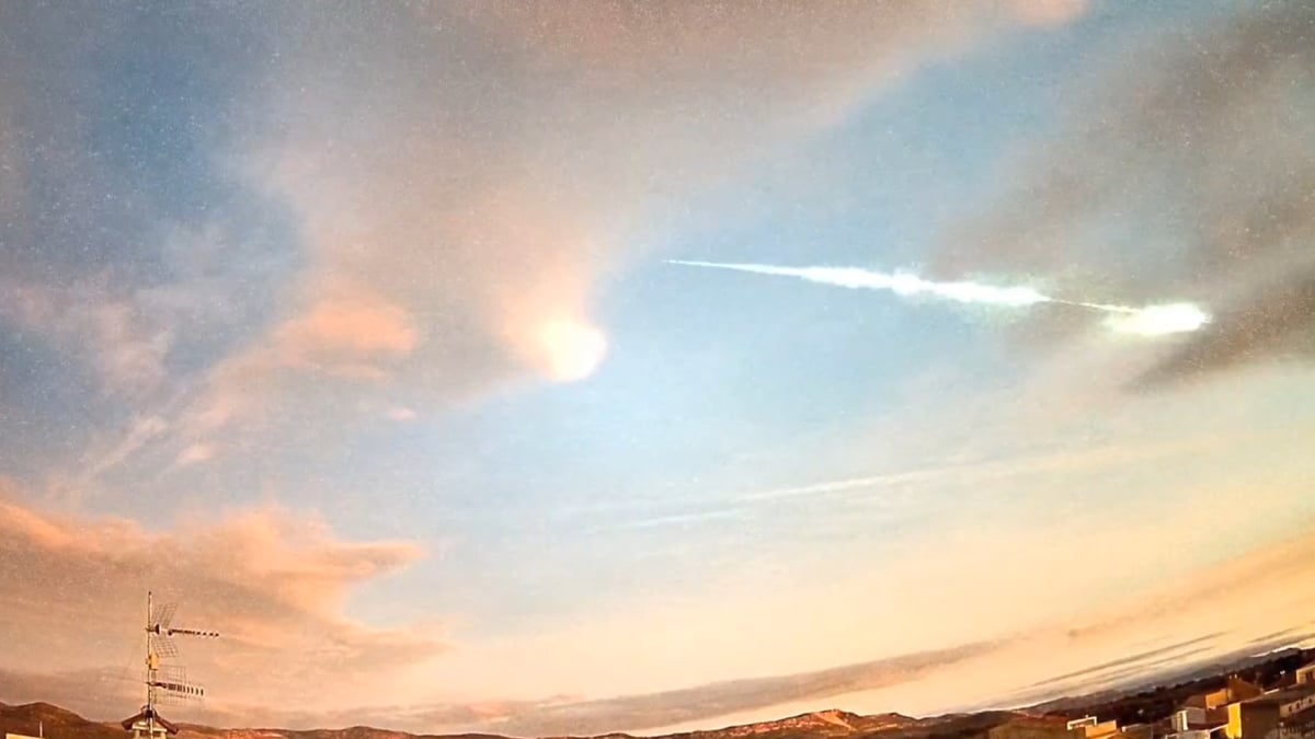 Les vidéos de cette impressionnante boule de feu, filmée le ciel en France et en Espagne, sont à couper le souffle