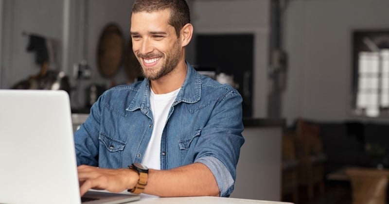 En télétravail, il gagne 315 500 euros par an en cumulant trois emplois