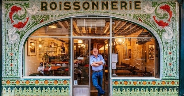 Ce photographe met à l'honneur les plus belles devantures de boutiques de Paris... Et nous offre un véritable plongeon dans le temps !