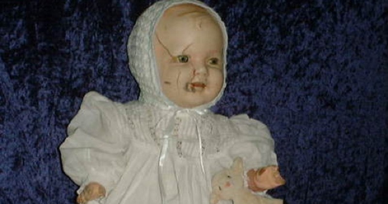 6 poupées hantées qui existent réellement et qui n'ont pas fini de vous filer des frissons