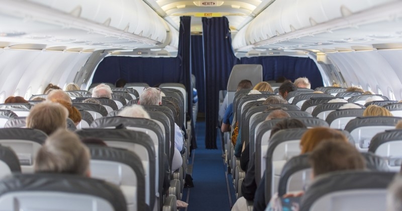 Avion : un passager urine sur une femme, la compagnie aérienne reçoit 34 000 euros d'amende