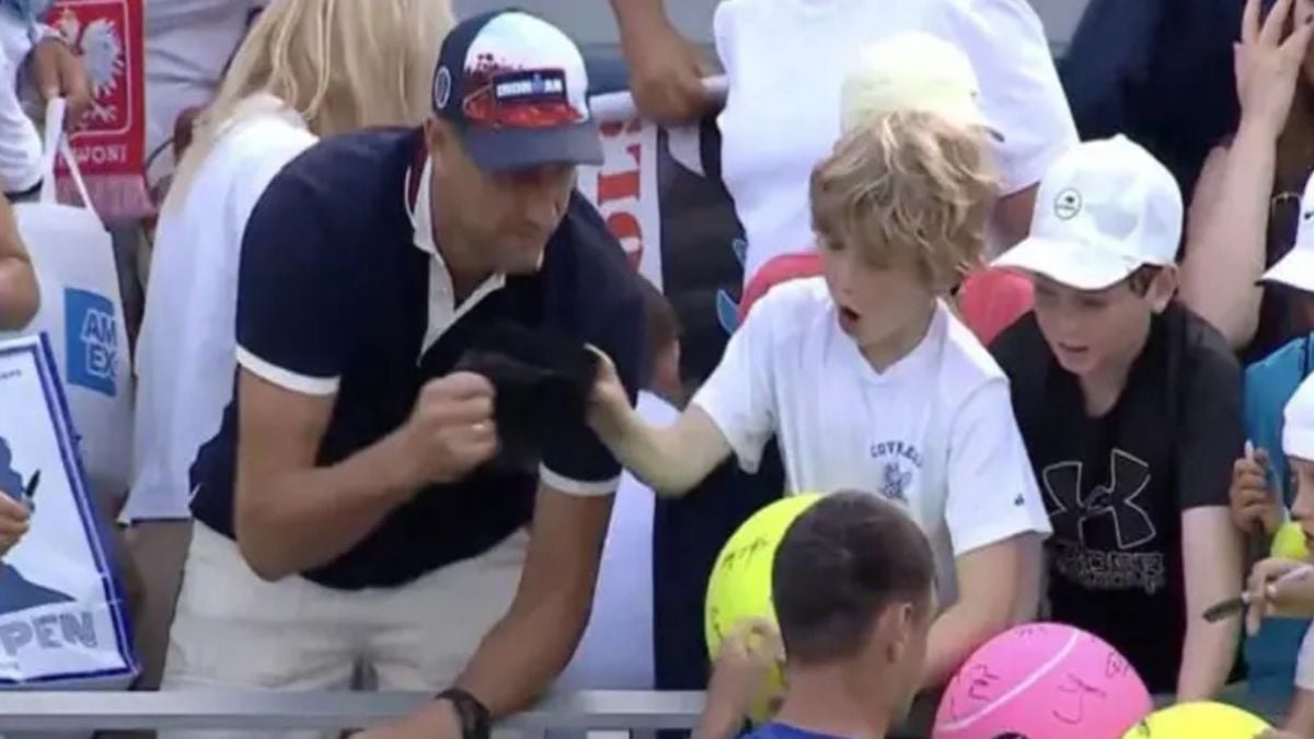 VIDÉO : un millionnaire vole la casquette offerte par un joueur à un enfant... et publie un message révoltant pour expliquer son geste