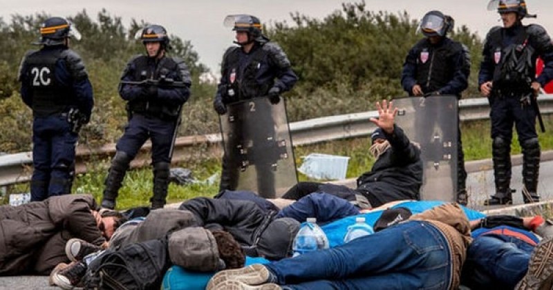 Les violences policières sur les migrants à Calais dénoncées dans un rapport accablant de l'ONG Human Rights Watch