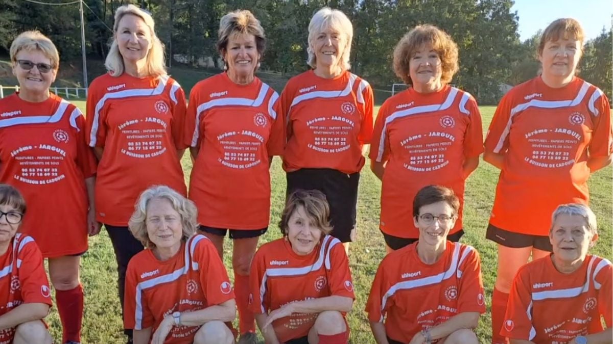 Âgées de 50 à 71 ans, ces femmes ont décidé de créer leur propre équipe de football	