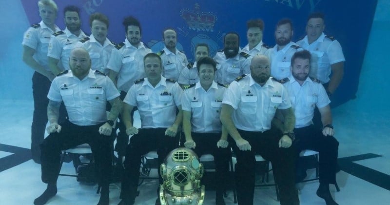 Ces plongeurs de la Marine canadienne ont pris leur photo de classe... sous l'eau