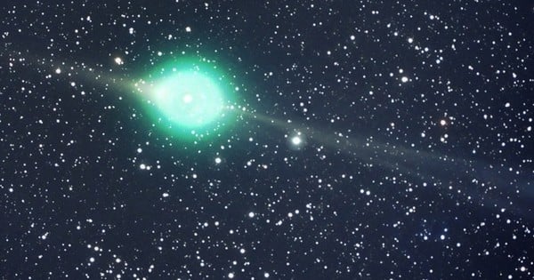 Observez vite cette magnifique comète d'un vert éclatant, 100 fois plus brillante que d'habitude !