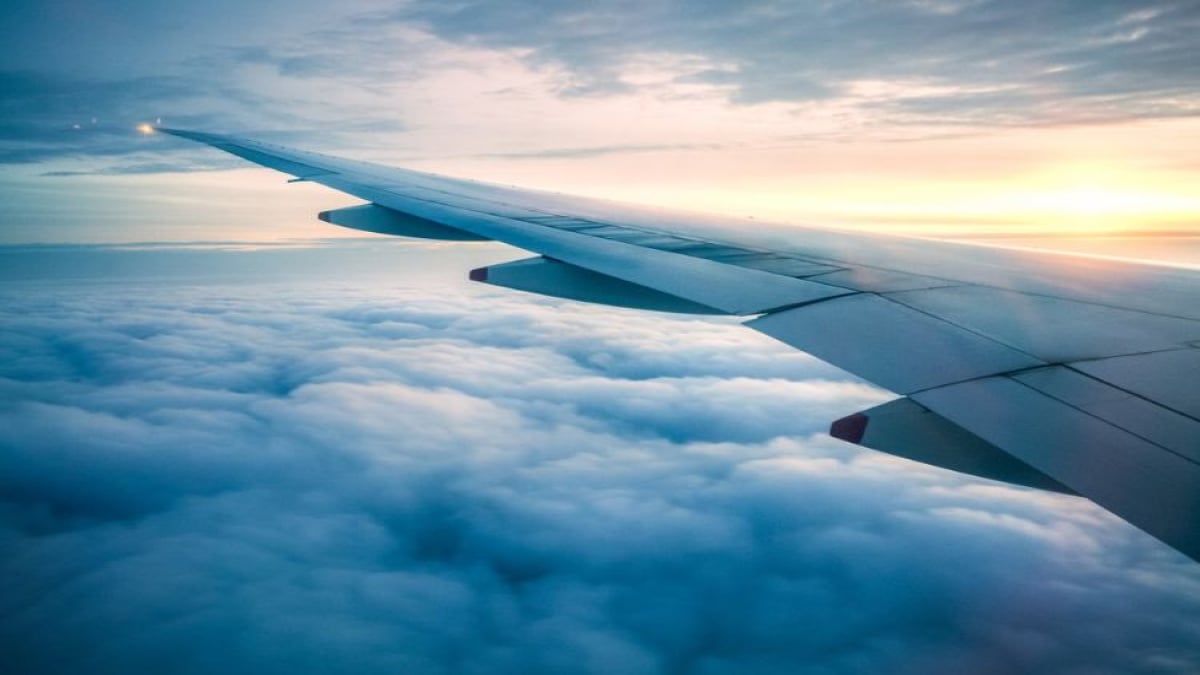 Des experts de l'aviation révèlent la vraie raison pour laquelle vous ne devez pas utiliser votre téléphone en avion