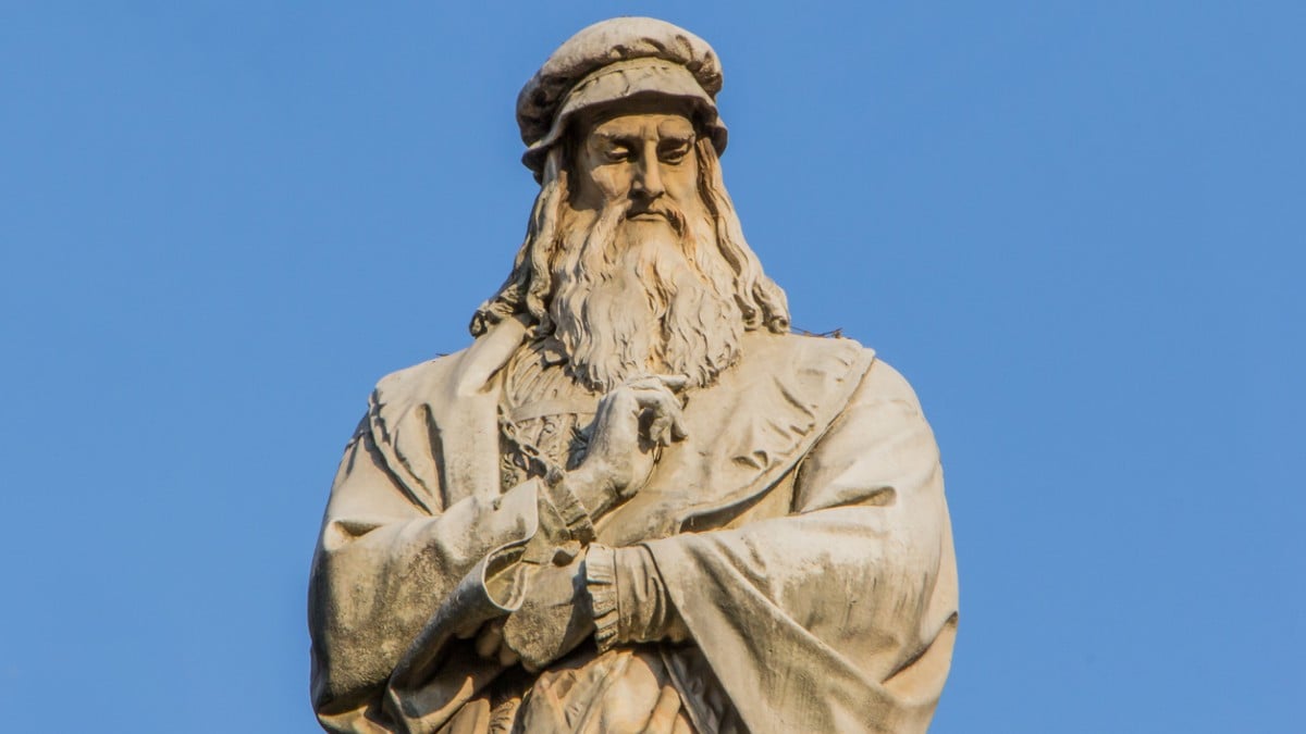 Une statue de Léonard de Vinci