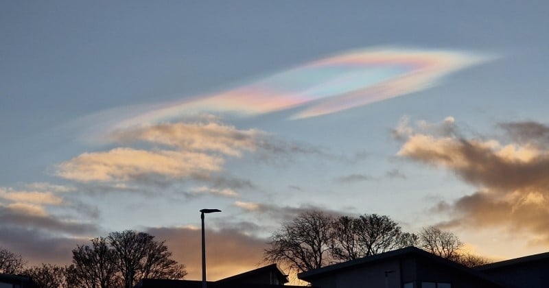 Un magnifique nuage aux couleurs de l'arc-en-ciel a ébloui le ciel écossais, un phénomène très rare dans le pays
